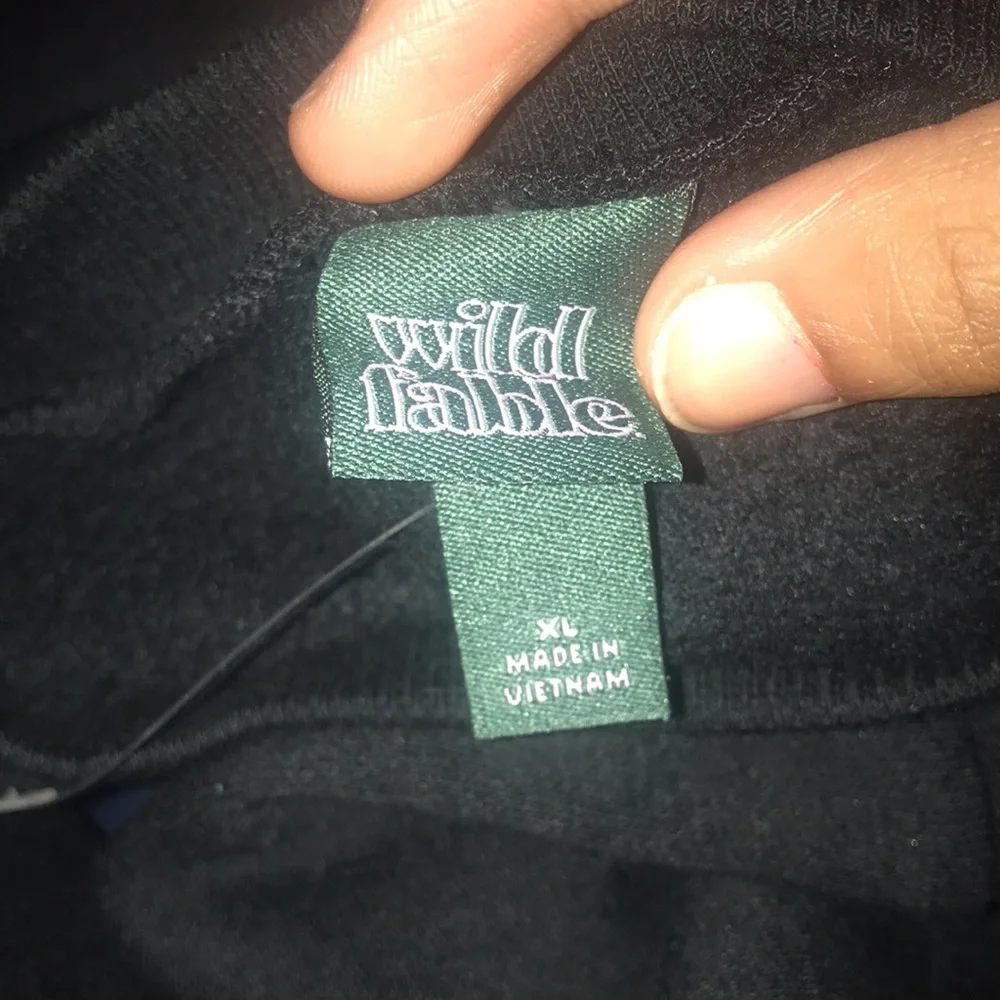 NWOT Wild Fable Black Sweatshirt - Picture 4 of 4